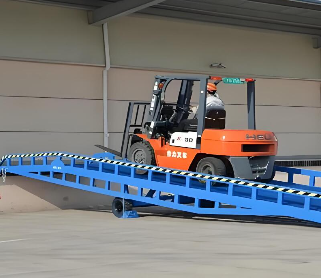 句容移动式卸货平台（叉车用）